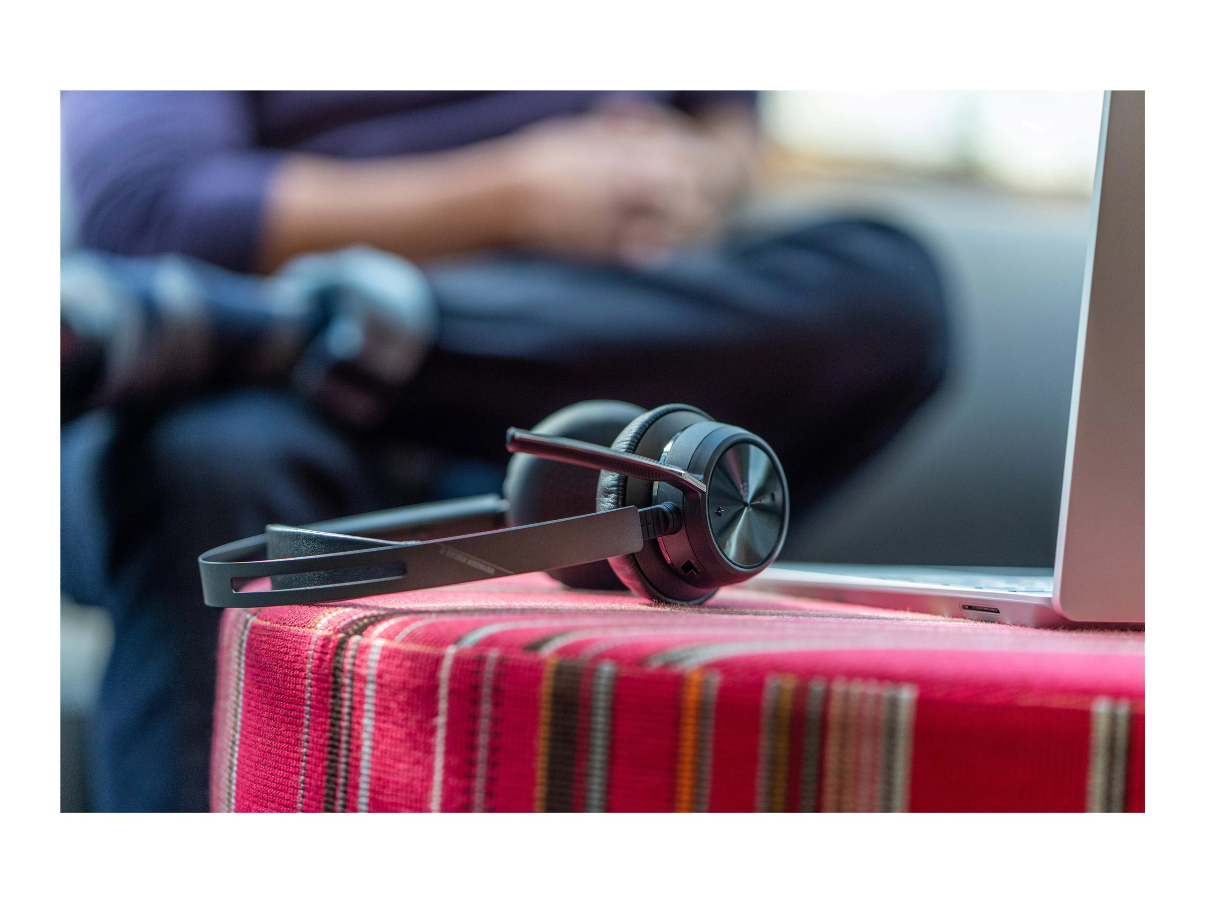 Poly Voyager Focus 2 - Headset