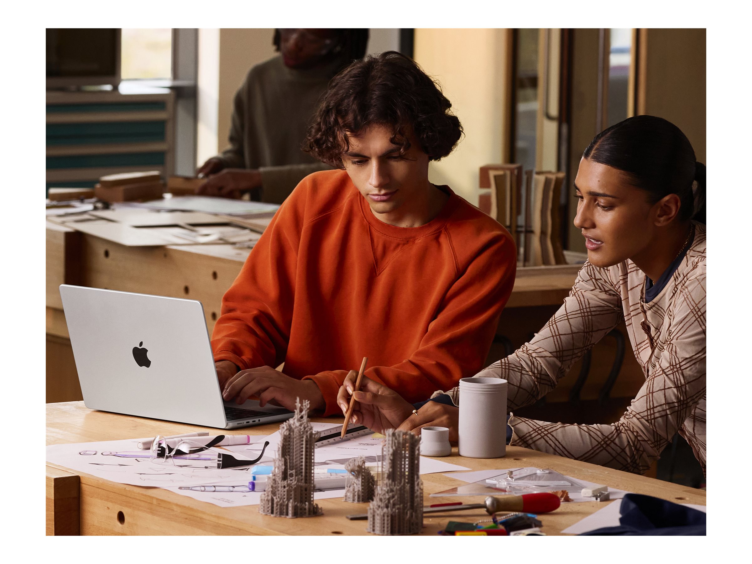 Apple MacBook Pro - 35.97 cm (14.2") - M5 - 16 GB RAM - 512 GB SSD - Deutsch