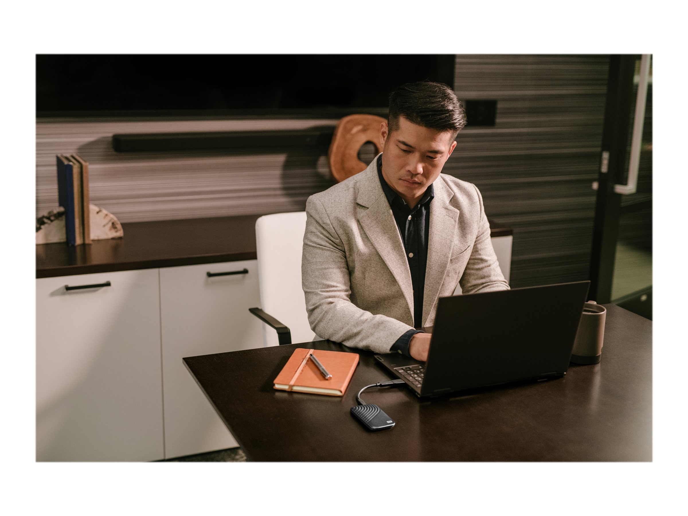 WD My Passport SSD WDBAGF0020BBL - SSD - 2 TB - USB 3.2 Gen 2