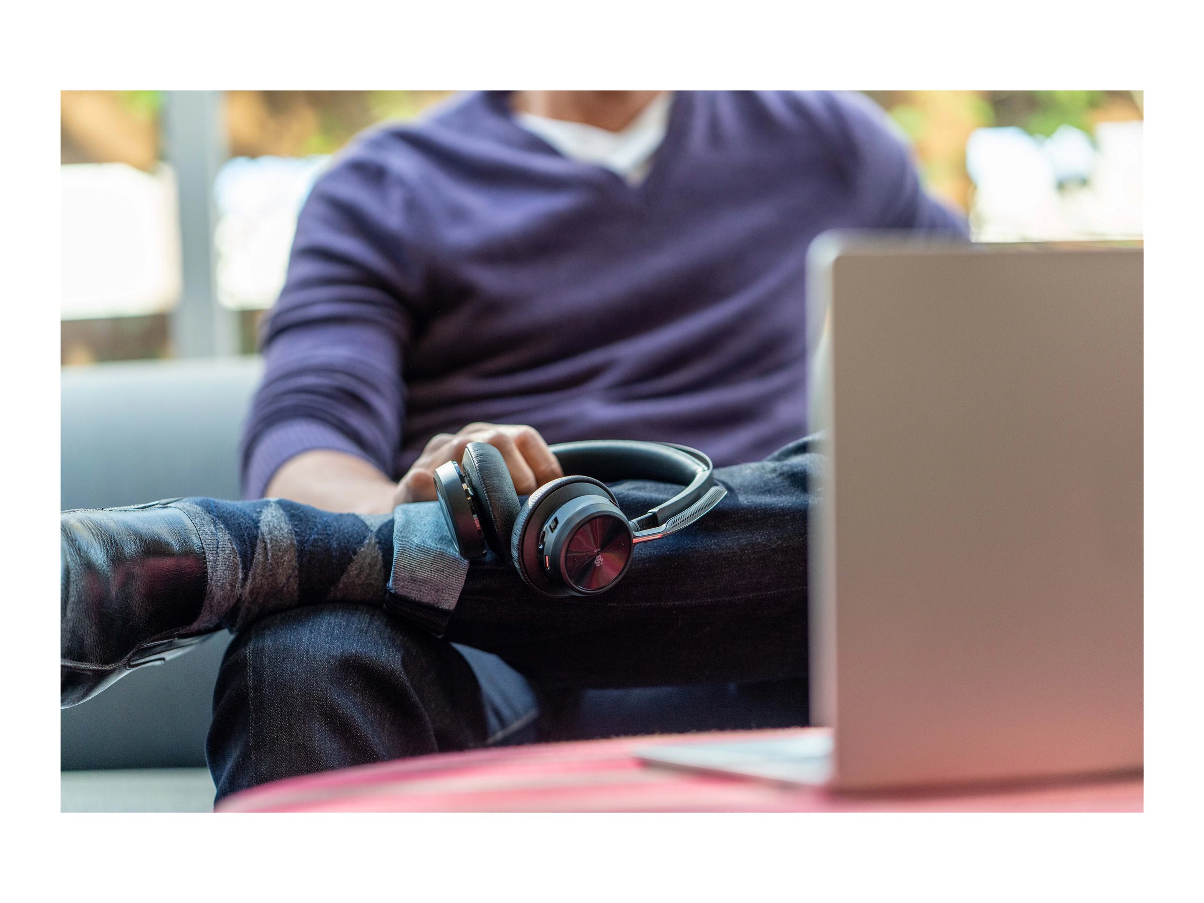 Poly Voyager Focus 2 - Headset