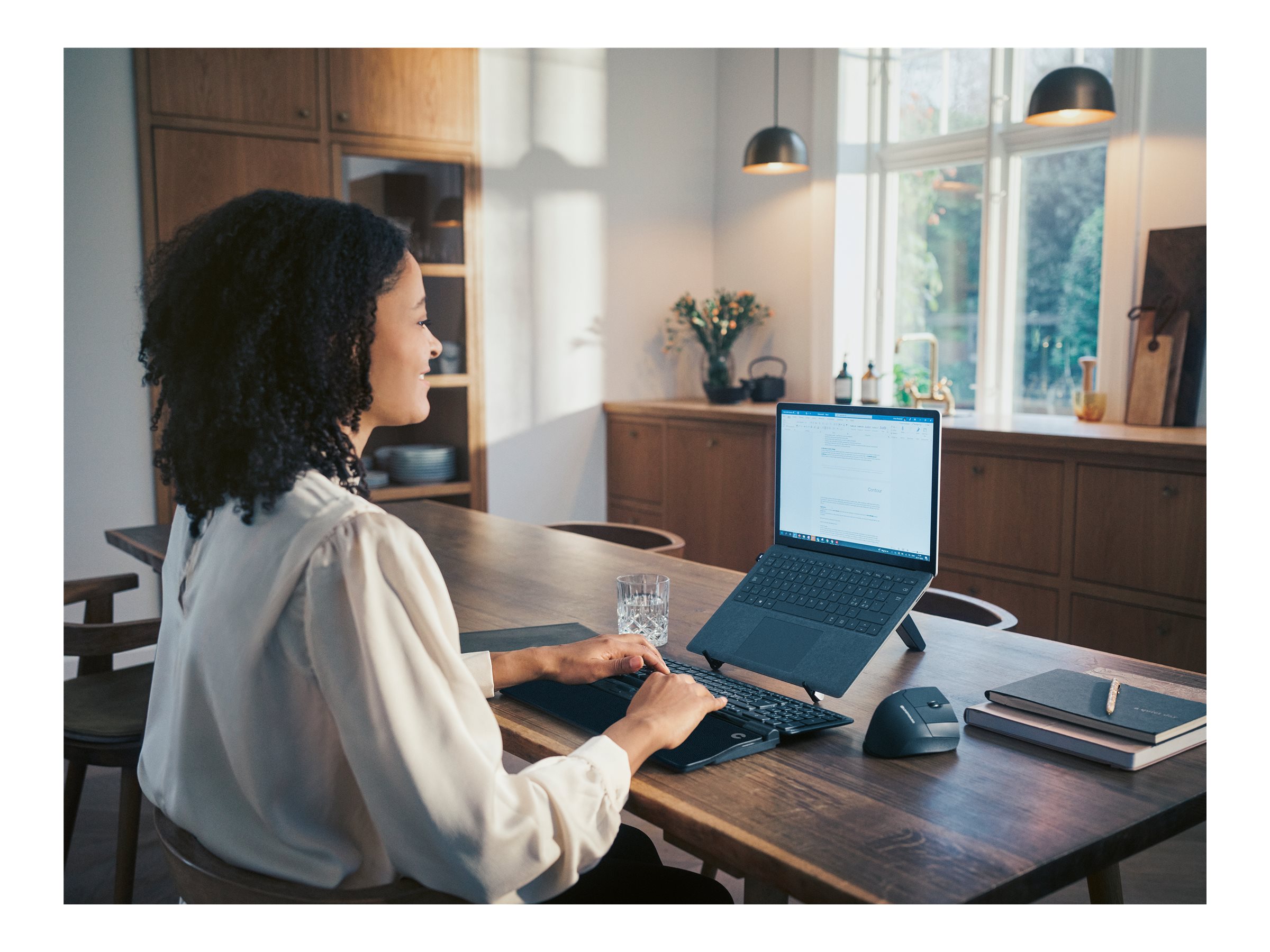 Contour RollerMouse Pro - zentrale Maus - mit normaler Armauflage und veganem Leder - Bluetooth
USB