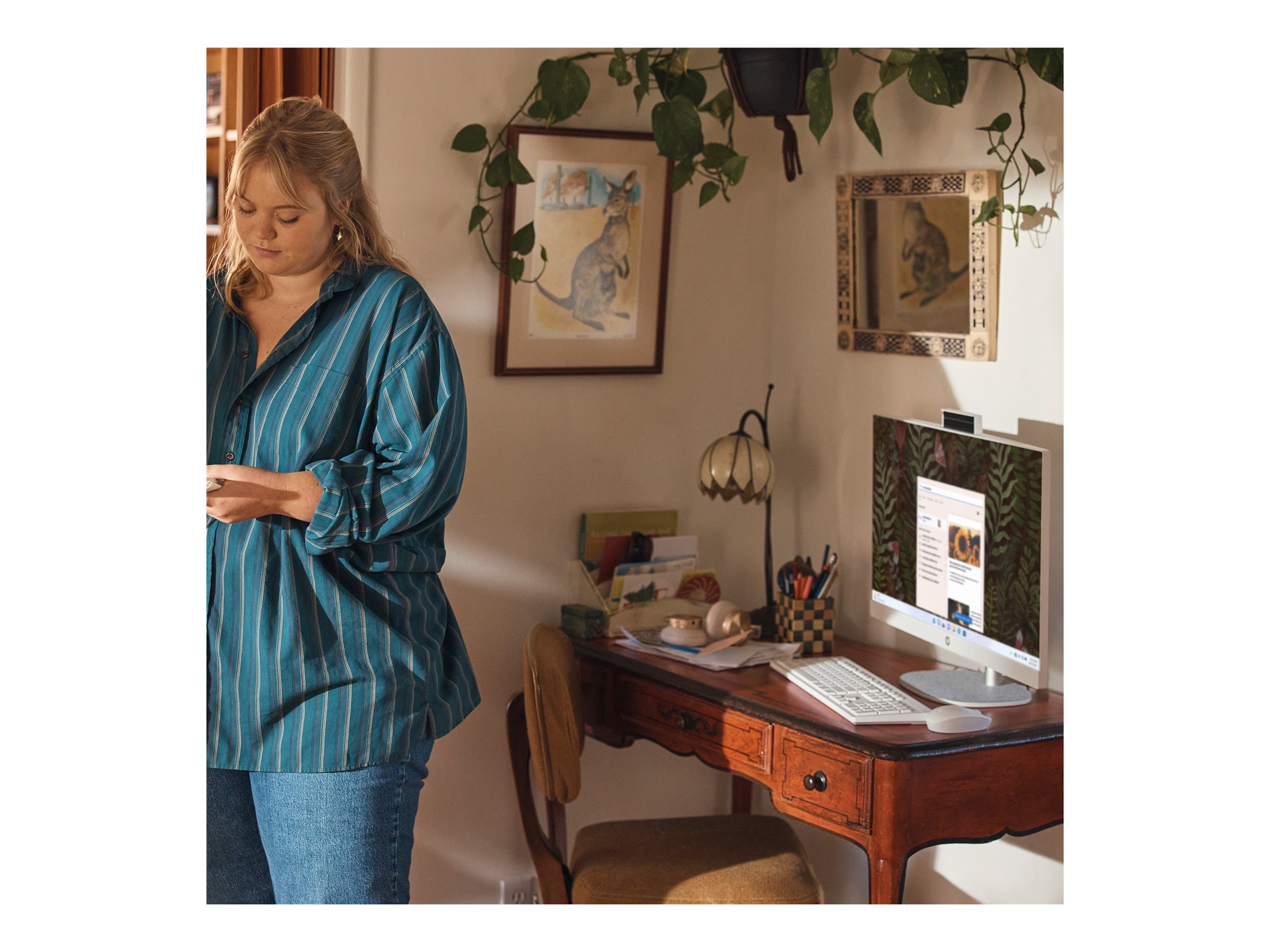 HP 27-cr0007ng - All-in-One (Komplettlösung) - Ryzen 5 7520U 2.8 GHz - 16 GB - SSD 512 GB - LED 68.6 cm (27") - Deutsch