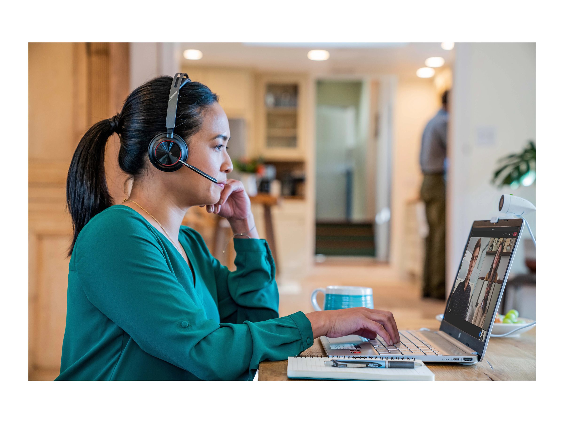 Poly Voyager Focus 2 - Headset